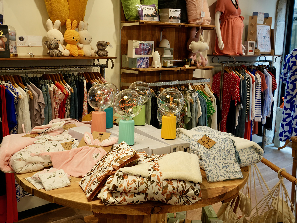 Boutique femme enceinte vêtements bébé Dijon Bourgogne Rhone Lyon Neuf Mois et Toi